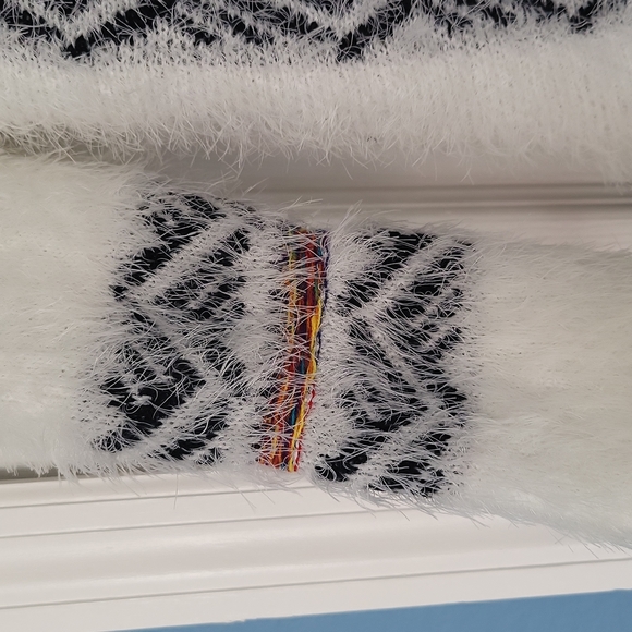 Aztec sweater - Picture 2 of 7